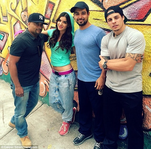 Soccer music: Casper shared a photo on Instagram on Tuesday of himself with Don Omar, Alessa Brava and Wilmer Valderrama after starring in the Pura Video music video