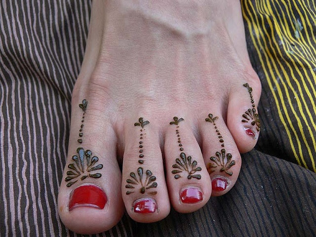 henna decoration, perfect for a barefoot wedding