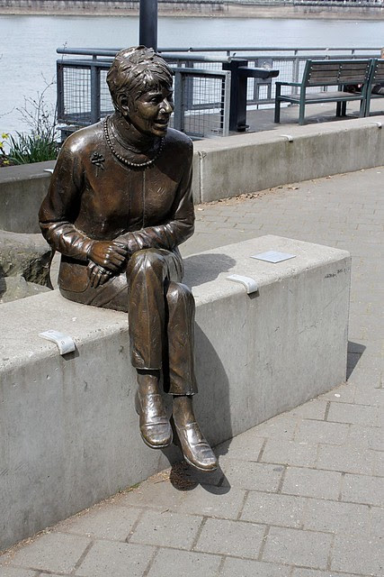 Vera Katz statue, Eastbank Esplanade