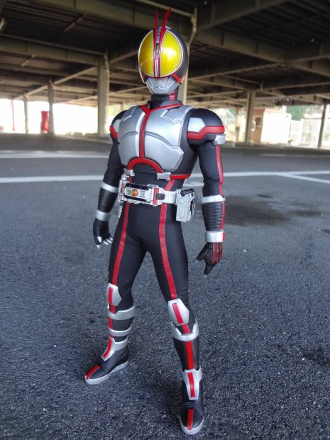 野外撮影 メディコムトイ ｒａｈ仮面ライダーファイズ ひろくんと遊ぼう
