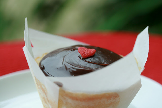 Yellow Cupcakes with Chocolate Ganache