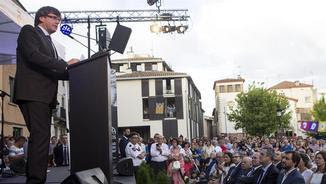 Puigdemont, durant la seva intervenció a Castellterçol (EFE)