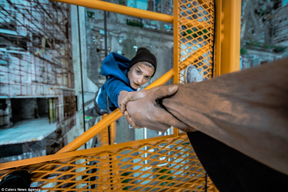 OlegCricket who was dangled from high-rise by friend's arm ... - 962 x 641 jpeg 136kB