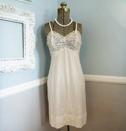 Vintage Vanity Fair Nighty- Size 32 Small
