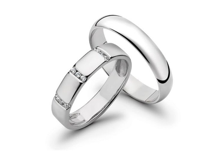 Their matching Platinum wedding bands..