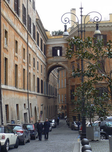 ruelle piazza della pilotta.jpg