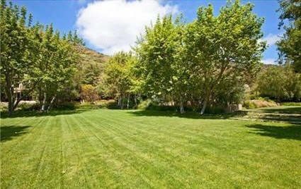 0531mel8 Mel Gibson Re Lists Malibu Manse for $11.75 Million (PHOTOS)