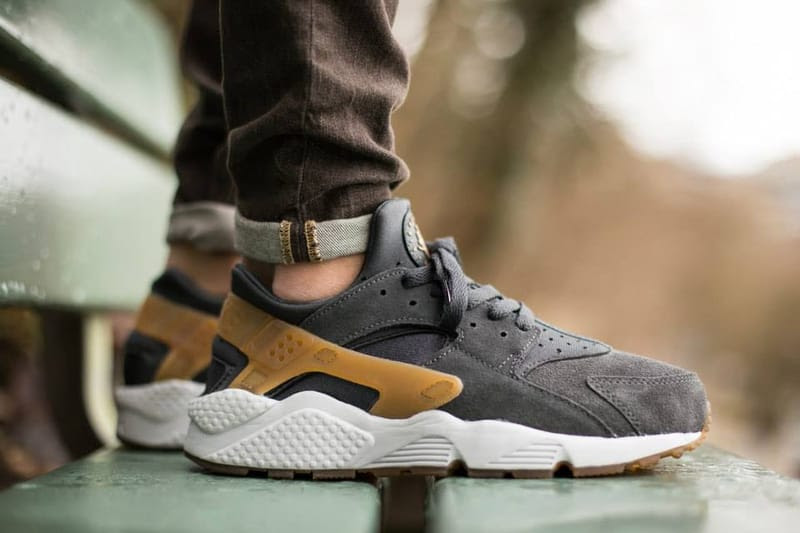 nike-air-huarache-anthracite-gum-medium-brown-pure-platinum-0.jpg