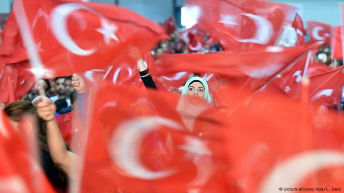 Erdogan-Anhänger (Archivfoto: dpa)