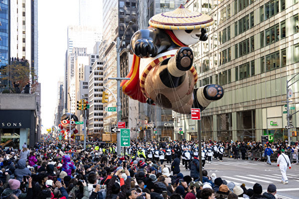 组图：纽约举行第97届梅西感恩节大游行