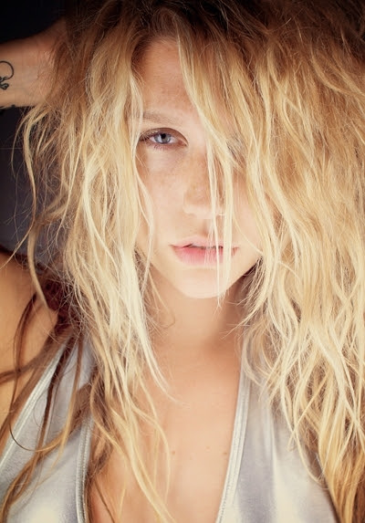 kesha makeup less. kesha makeup. kesha without