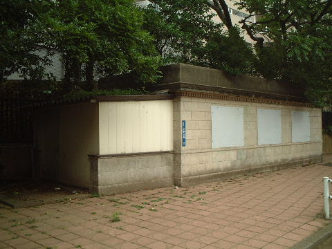 博物館動物園駅