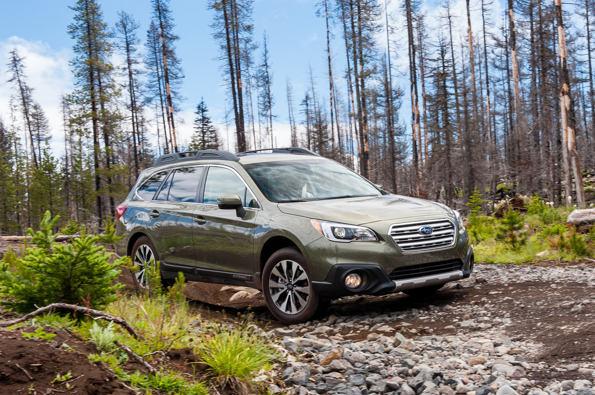 2015-Subaru-Outback-36R-front-side1