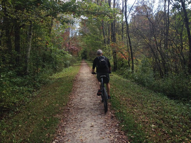 The trail narrows near Confluence.