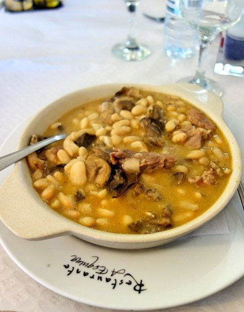 Feijoada con cogumelos y cerdo en A Esquina, Barrancos. :: E.R.