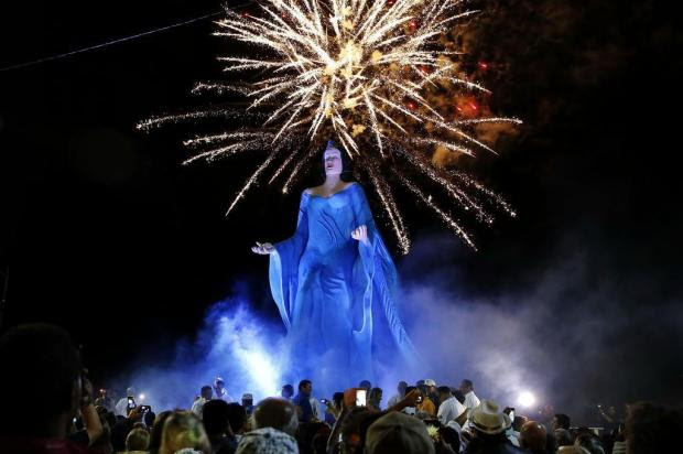 Caminhada Luminosa de Iemanjá reúne milhares em Cidreira Mateus Bruxel/Agencia RBS