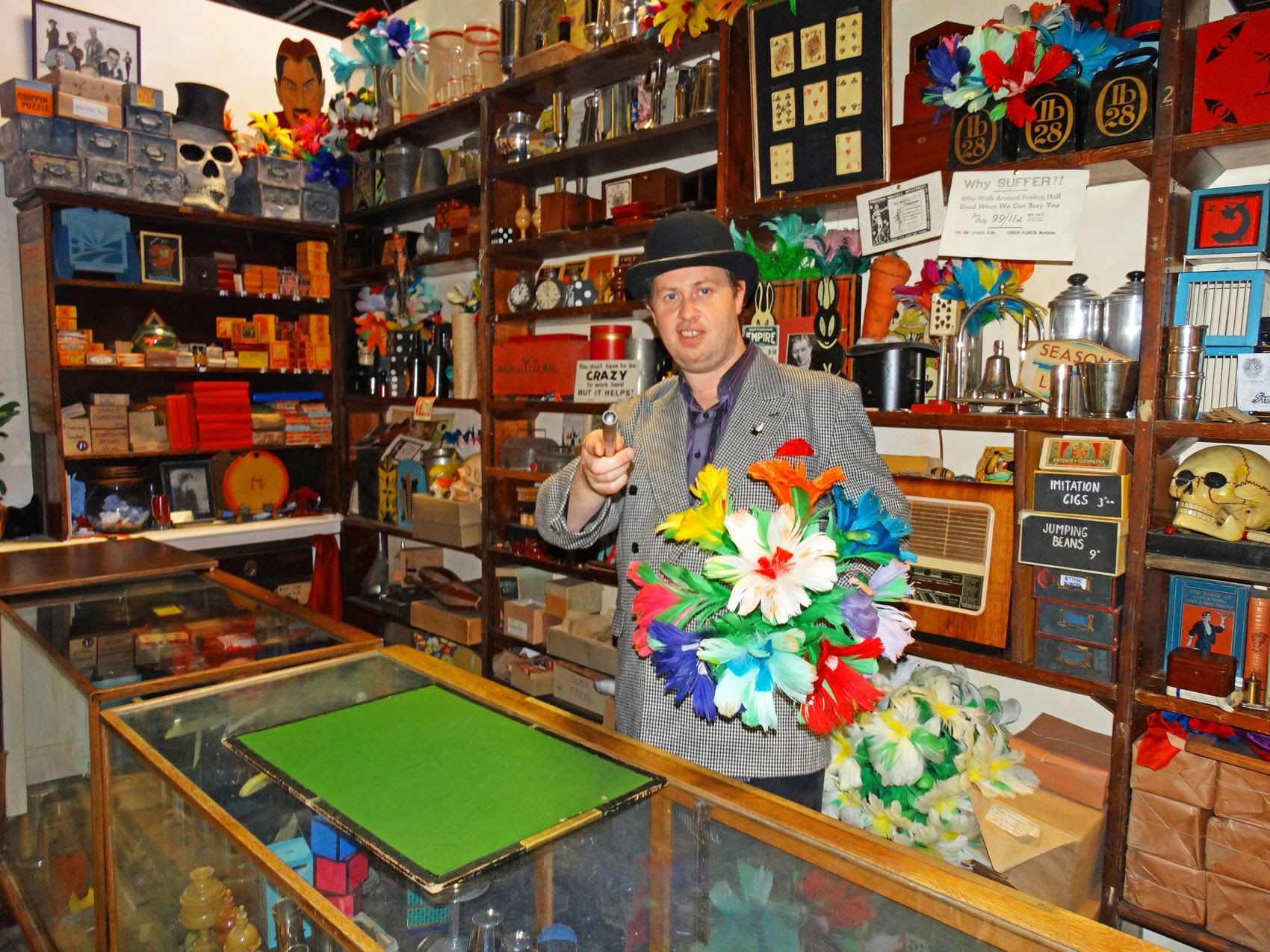 RÃ©sultat de recherche d'images pour "LE DAVENPORTS MAGIC SHOP"