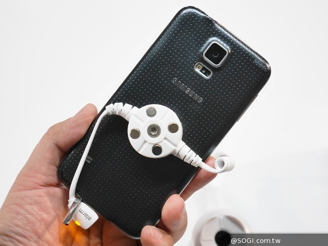 三星GALAXY S5發表 外型、效能跨海動手測【MWC 2014】 三星GALAXY S5發表 外型、效能跨海動手測【MWC 2014】