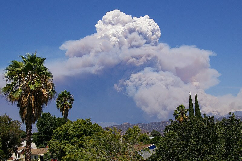 http://upload.wikimedia.org/wikipedia/commons/thumb/4/4f/Pyrocumulus_Cloud_Station_Fire_082909.jpg/800px-Pyrocumulus_Cloud_Station_Fire_082909.jpg
