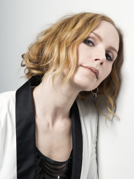 http://iv1.lisimg.com/image/3330622/600full-nina-persson.jpg