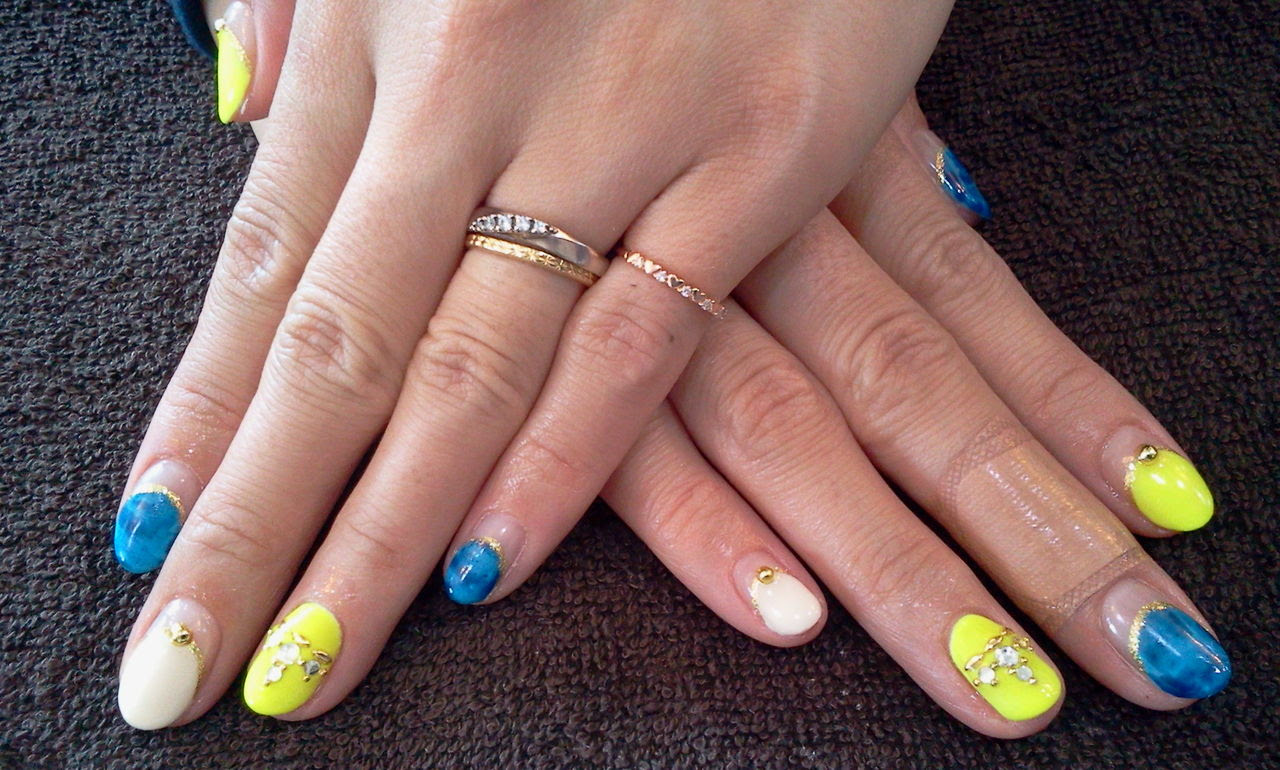 Nail Salon Freestyleネオンイエローデニムカラーのカジュアルネイル