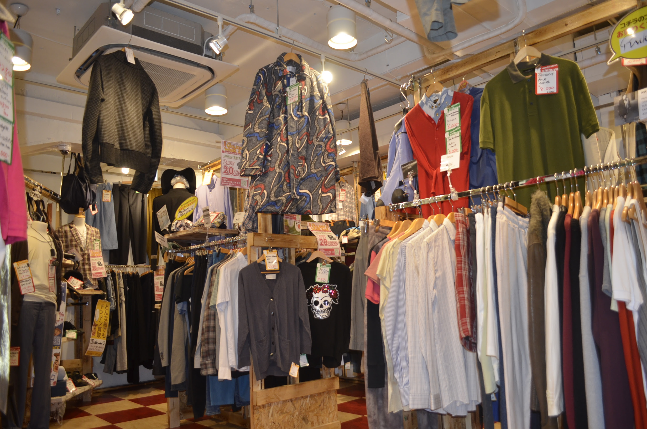 渋谷で唯一 100円から購入できる古着屋 ドンドンダウン渋谷宇田川町店 の魅力とは Dondondown Press Blog