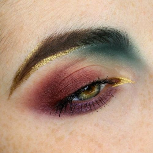 makeupbag:
“ http://makeupbag.tumblr.com
”