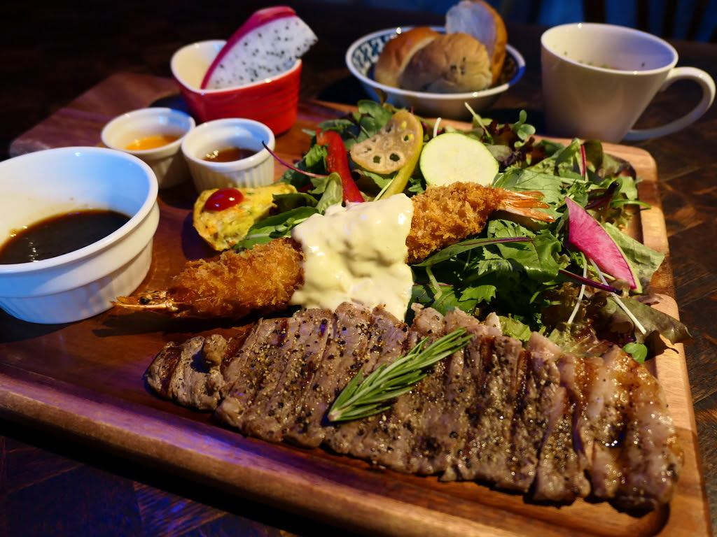 ゴージャスで居心地抜群の空間でいただくボリューム満点のプレートランチは満足感が高すぎます 守口市 Cafe And Bar On 温度 Mのランチ