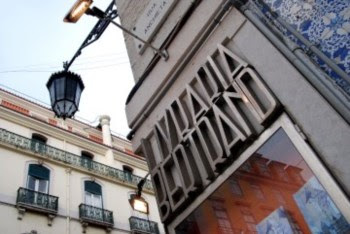 A livraria Bertrand do Chiado está em funcionamento desde 1732