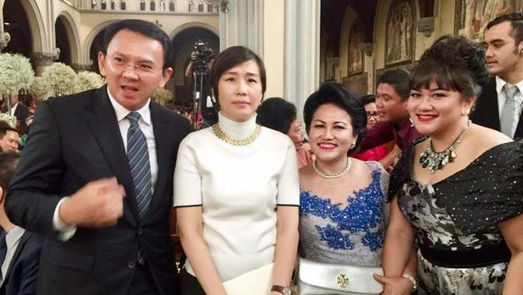 Ahok Hadiahi Harvey dan Sandra Dewi Tulisan Mandarin yang Bawa Hoki