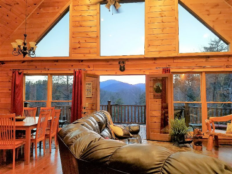 Lake Lure log cabin with 3 bedrooms | FlipKey