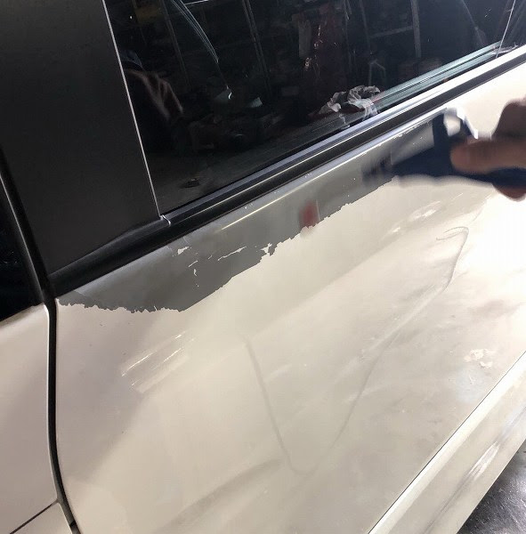 日産のホワイトパール塗装 剥がれ問題について 早速日産ディーラーにて取材してきた どうやらセレナ C26型 だけでなくノート デイズ Nv キャラバン等でも塗装剥がれが発生している模様 Creative Trend