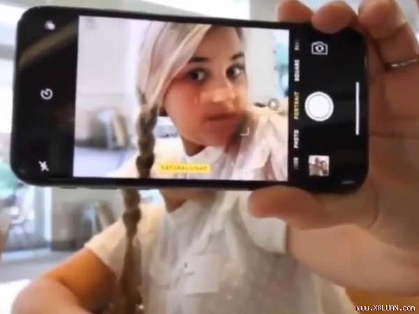 9X khoe iPhone X nhờ có bố làm ở Apple