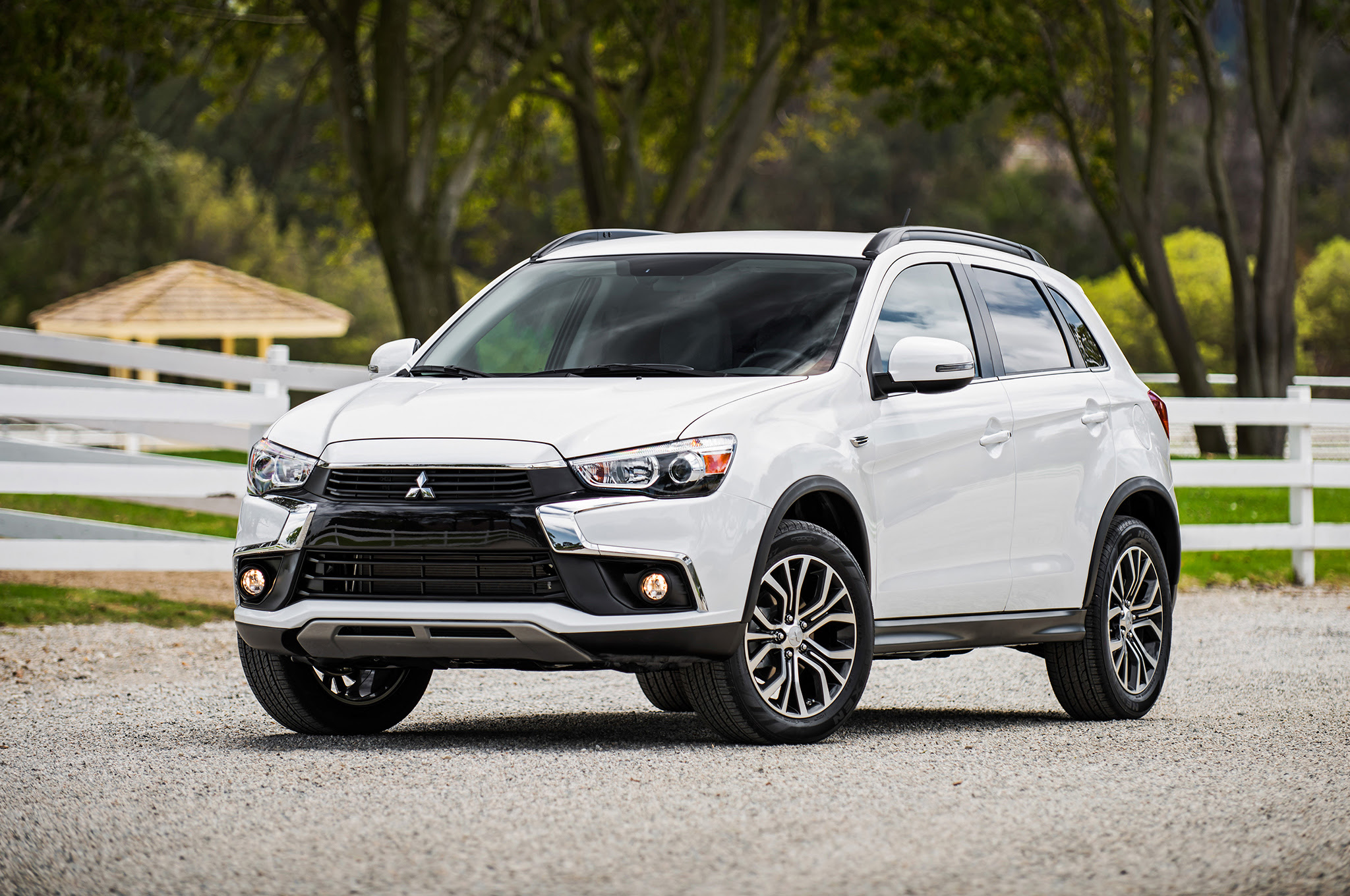 2016 Mitsubishi Outlander Sport front three quarter static1