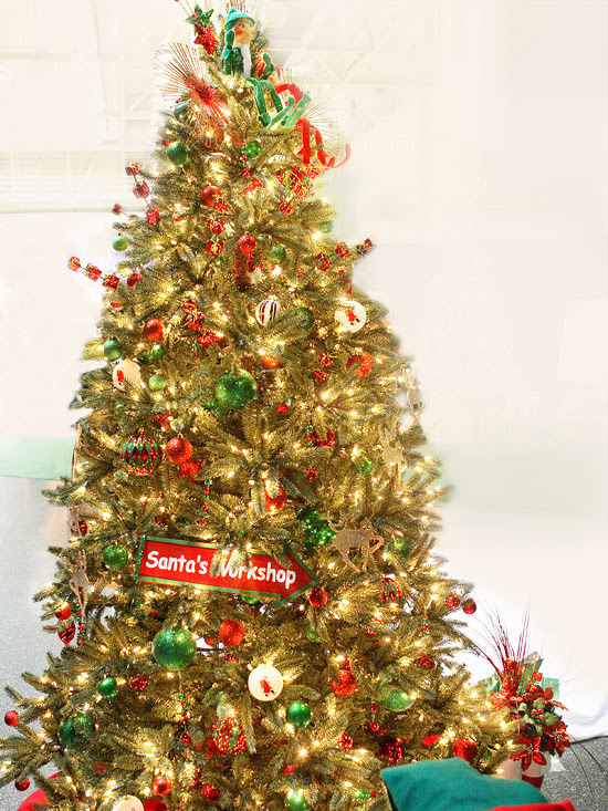 Magnificent Santa's Workshop Christmas Tree 550 x 733 · 208 kB · jpeg