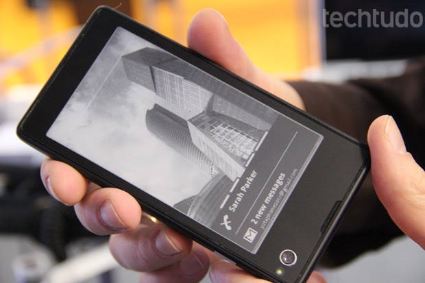 YotaPhone será lançado esse ano na Rússia, mas não tem previsão para chegar ao Brasil (Foto: Fabrício Vitorino/TechTudo)