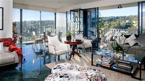 Astronaut images/getty images linoleum is a flooring material that has been out of vogue for decades. Joan Collins Is Selling Her Luxurious West Hollywood Condo