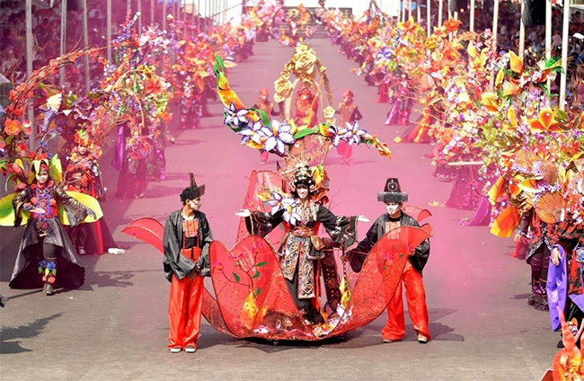 Rangkaian Baju  Unik Di Jember Fashion Carnaval Momotrip 