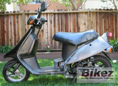 http://www.bikez.com/pictures/honda/1988/22092_0_1_2_elite%20sa%2050_Image%20credits%20-%20Honda%20Elite%20SA%2050.jpg