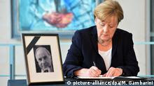 Deutschland Trauer um Altkanzler Helmut Kohl - Merkel Kondolenzbuch