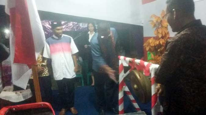 Langgur, Malukupost.com - Dalam rangka memperingati HUT Kemerdekaan Republik Indonesia (RI) yang ke 72, Komunitas Pemuda-Pemudi Perumnas Ohoijang Kabupaten Maluku Tenggara (Malra) menggelar berbagai perlombaan. Berdasarkan siaran pers Humas kabupaten Maluku Tenggara kepada media ini di Langgur, Senin (14/8) menyebutkan, acara pembukaan perlombaan tersebut dilaksanakan Sabtu (12/8), yang berlokasi di SD Inpres Watwahan Ohoijang, dan dibuka secara resmi oleh Asisten Bidang Perekonomian dan Pembangunan Setda Malra, Lukas Retraubun, atas nama Pemerintah Kabupaten (Pemkab) setempat.