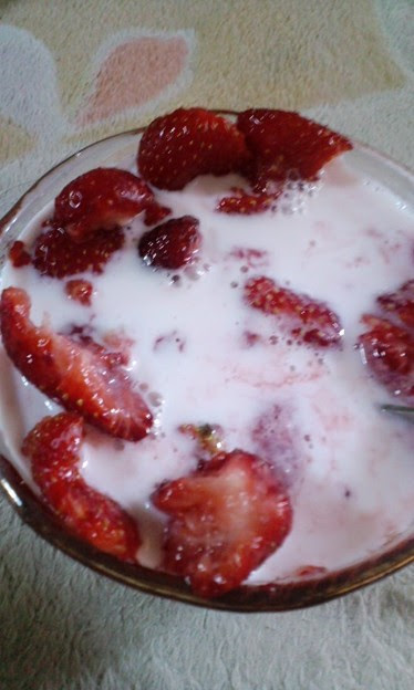 つぶして砂糖と牛乳でいちご牛乳 Photo Sharing Photozou