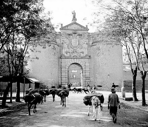 Puerta de Bisagra, Toledo.