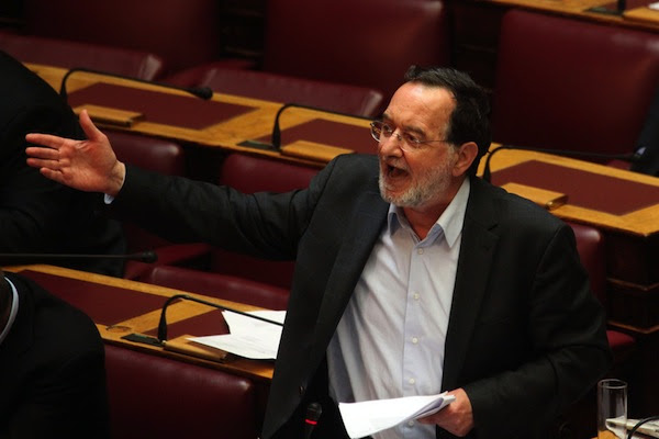 καταγγέλλω