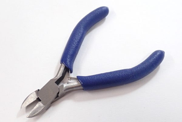 切断面が平らなプラスチック用ニッパー 100mm 100均 セリア