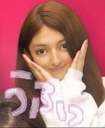 ローラが母親とのツーショット写真をインスタグラムに投稿で話題 双子の弟 リョウはイケメンで 妹も可愛い 画像あり 今日の最新芸能ゴシップニュースサイト 芸トピ