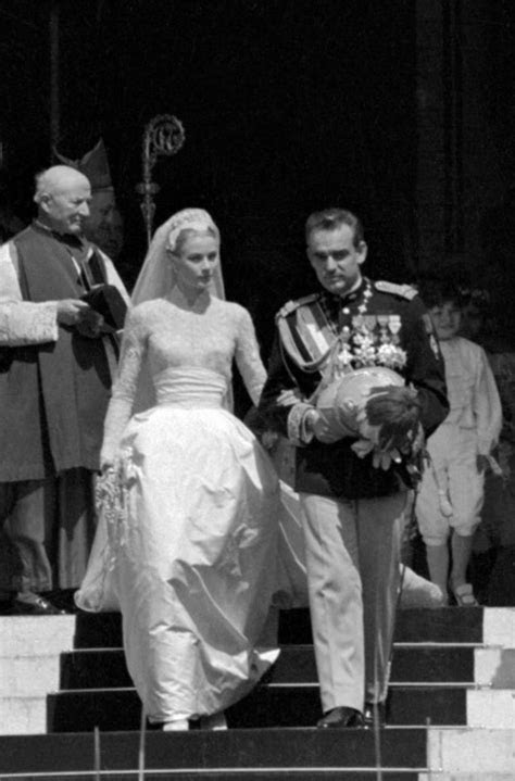 When the world first caught a glimpse of meghan markle's engagement ring, they were stunned by its beauty. Grace Kelly Engagement Ring Pictures, Prince Rainier of