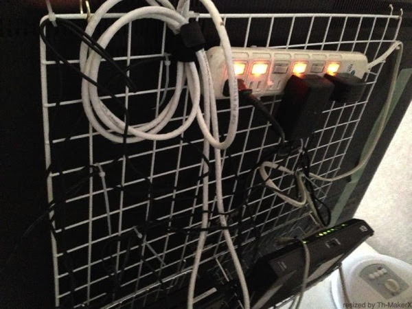 100均のワイヤーネットを活用しテレビの裏のケーブル コンセントを整理 収納してやった Iphoneらいふ