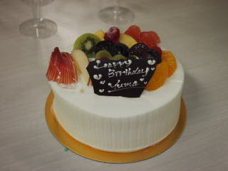 Happy Birthday Oct By 河野 本格的に冬が訪れてコートとマフラーが手放せなくなる季節になりました 今週は10月の誕生日会の様子をお伝えしたいと思います 14日はゆうまくん 18日がねじめんの誕生日でした 誕生日が4日違いということで 18日