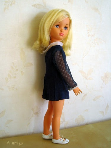 Clania con vestido 